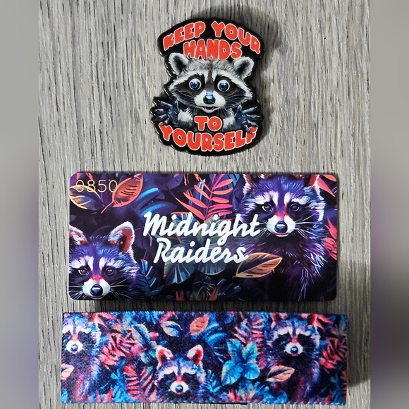 ZOX "MIDNIGHT RAIDERS" #850 GOLDIE New Med Collectible Racoon Magnet & Wristband - Picture 1 of 4
